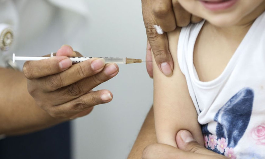 Pais com filhos com vacinas atrasadas devem procurar os postos de saúde ainda este ano