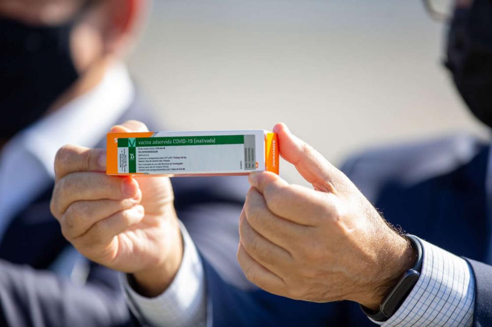 Coronavac contra ômicron deve estar pronta em 3 meses, afirma fabricante