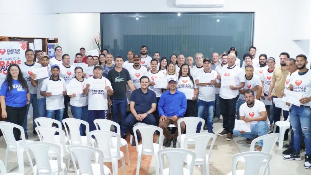 Deputado Thiago Silva e Vereador Lázaro Moreira garantem capacitação e entregam certificados do Qualifica MT em Dom Aquino