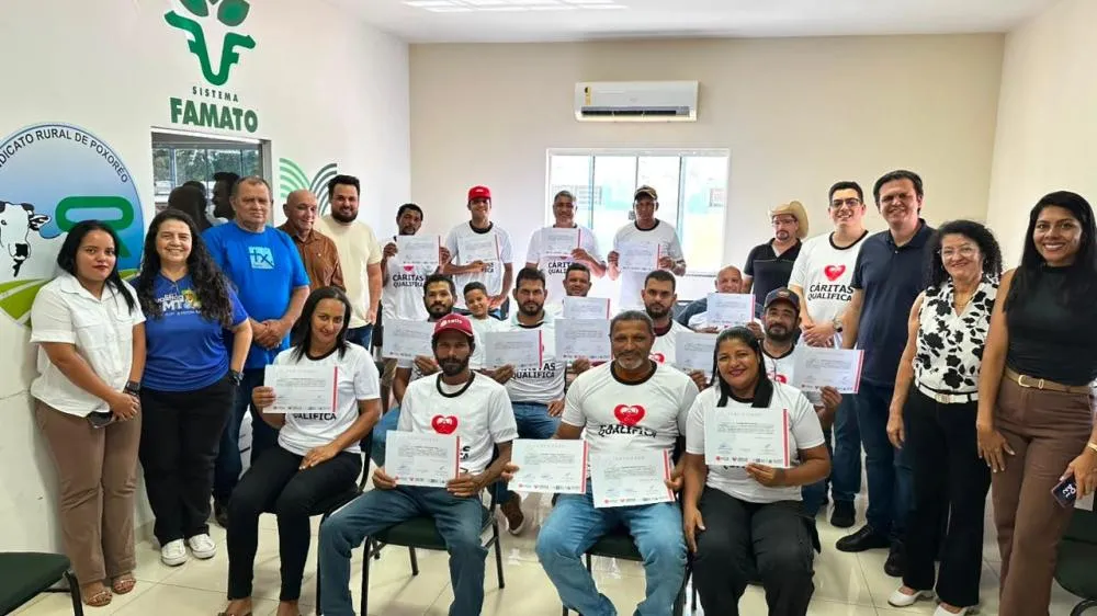  Deputado Thiago Silva garante qualificação profissional e entrega certificados do Qualifica MT em Poxoréu