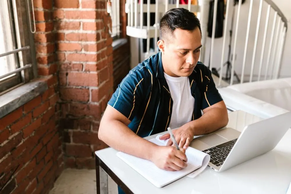 Cursos online ajudam pequenos empreendedores a planejar e organizar o próprio negócio