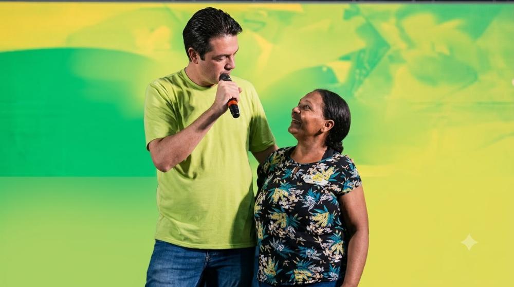 Mãe troca barraco na BR-070 por casa de programa criado por Léo Bortolin