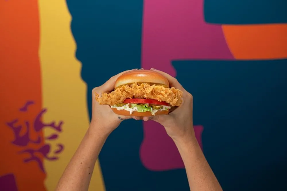 Aussie entra na brincadeira e transforma desafio de pronúncia em nova campanha ‘anti-branding’