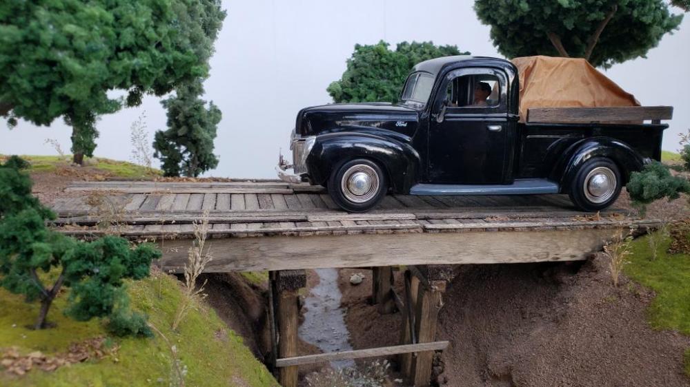 Artista visual realiza exposição de miniaturas em Primavera do Leste