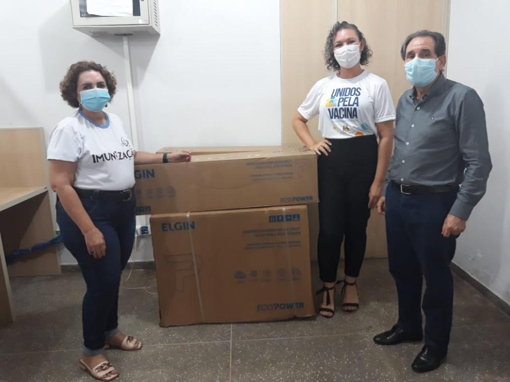 Facmat recebe e doa equipamentos para manter a vacinação contra a Covid-19 nos municípios de MT