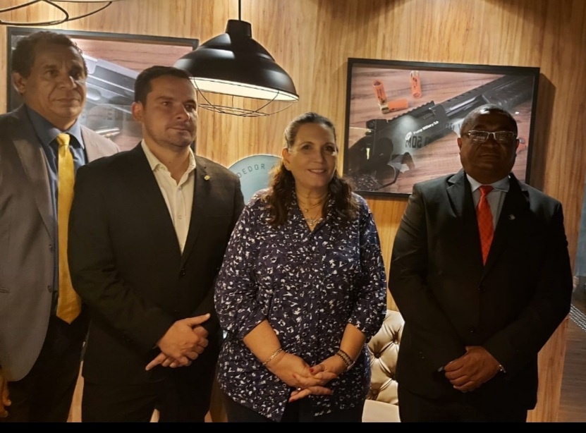 Presidente da frente de Reestruturação do Sistema Penitenciário, Capitão Alberto e Deputada Bia Kicis, da CCJ, pedem para Mauro negociar com Policiais Penais