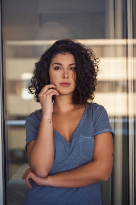 Movimento Vambora apresenta stand-up comedy com Giovana Fagundes neste mês, em Cuiabá