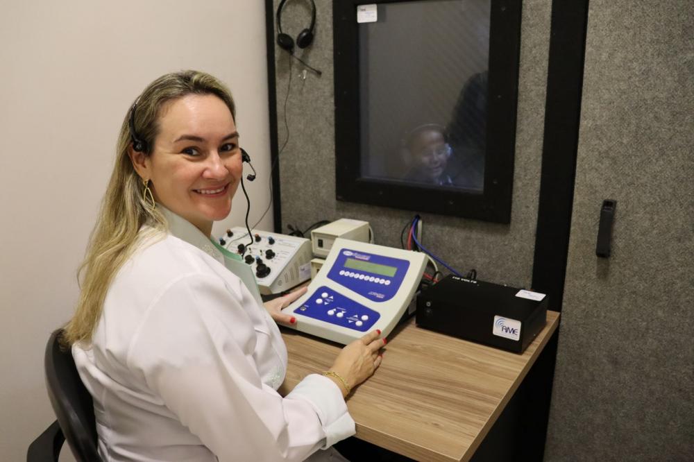 Clínica possui atendimento humanizado para pacientes com perda auditiva