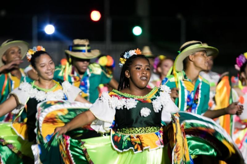 Apresentações culturais emocionam público e marcam programação de entrega do Dutrinha