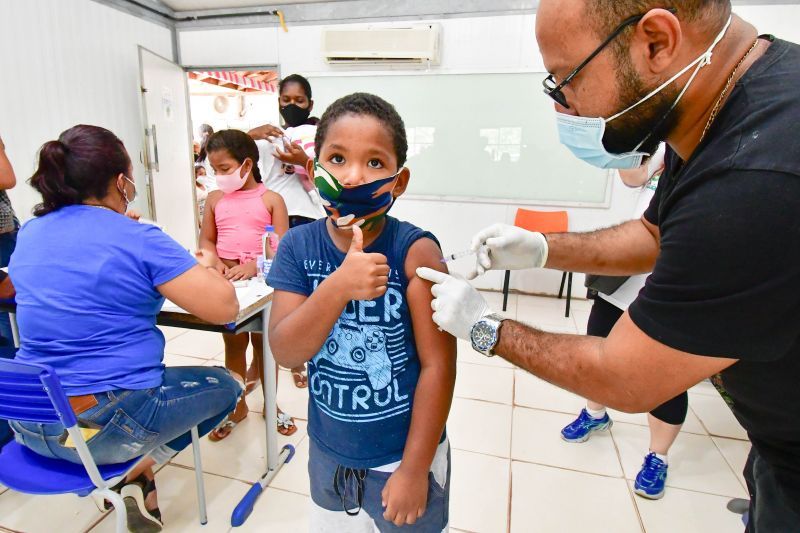 Crianças de 5 a 11 anos das comunidades rurais Pequizeiro e Nova Esperança recebem a primeira dose da vacina contra o coronavírus