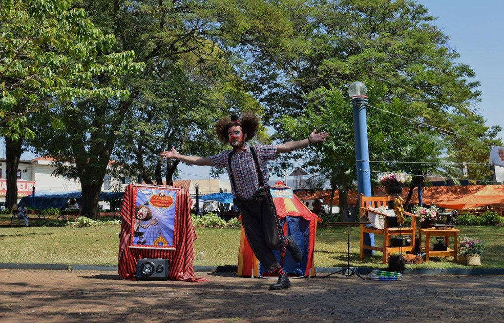Espetáculo 'O Grande pequeno circo do Berinjela' é apresentado de graça em Cuiabá com tradução em Libras