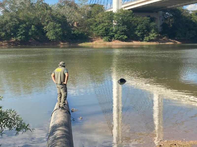 Sema fiscaliza e notifica empresa que despejou efluentes no Rio Cuiabá