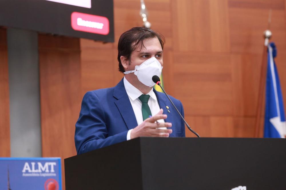 Emenda de Thiago Silva garante vacinação dos profissionais da educação