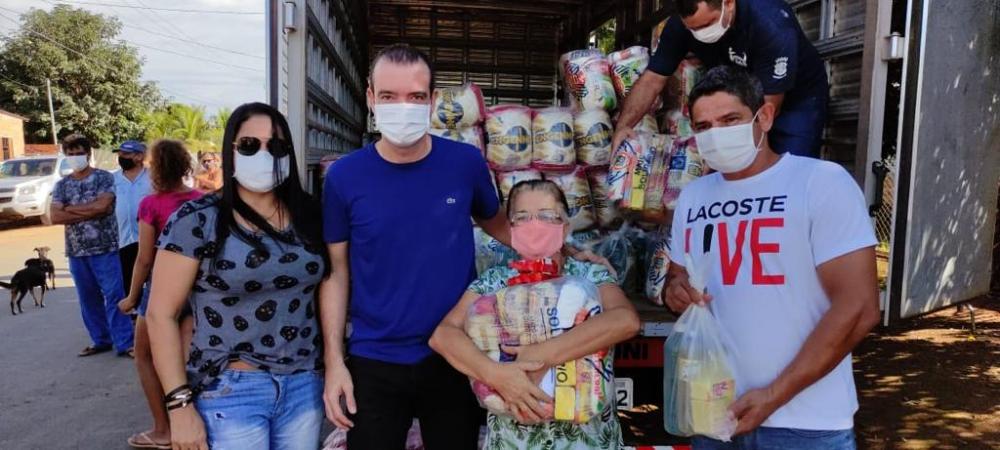 Moradores do assentamento Novo Progresso recebem cestas de alimentação