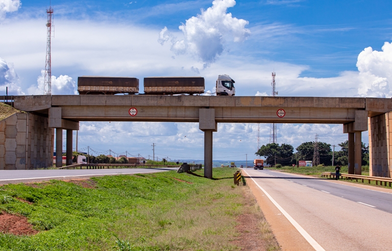 Obras no acesso ao Terminal Ferroviário em Rondonópolis causam interdição na BR-163