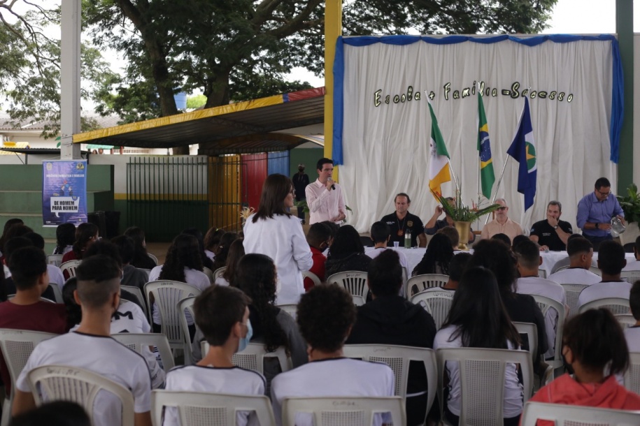 Leonardo Bortolin participa da apresentação de projetos sociais no Mauro Weis