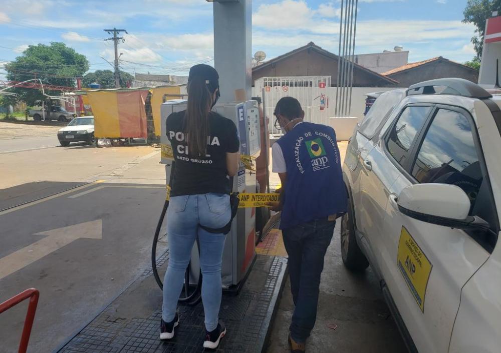 Em menos de 24 h, Polícia Civil e a ANP fecham duas vezes o mesmo posto por venda combustíveis adulterados